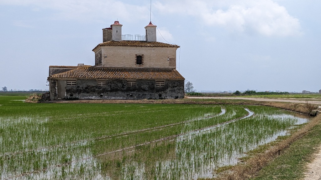 Traditional Valencian farmhouses — rural heritage and birdwatching